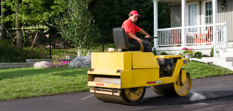 3 Reasons Why a Professional Should Do Your Asphalt Resurfacing