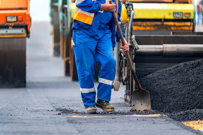 3 Red Flags to Avoid When Hiring a Paving Contractor [infographic]