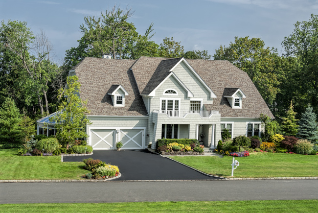 Improve Your Home’s Curb Appeal With a Blacktop Driveway