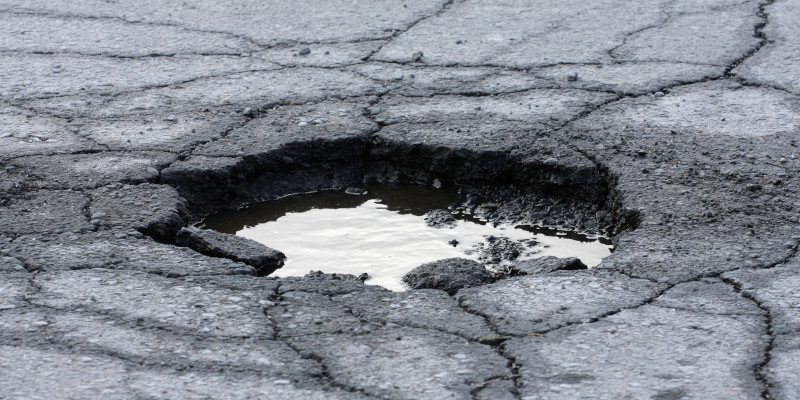 5 Signs Your Parking Lot Needs Pothole Patching